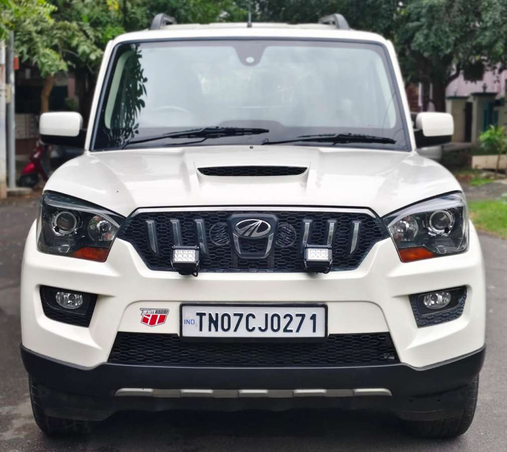 Mahindra Scorpio S10